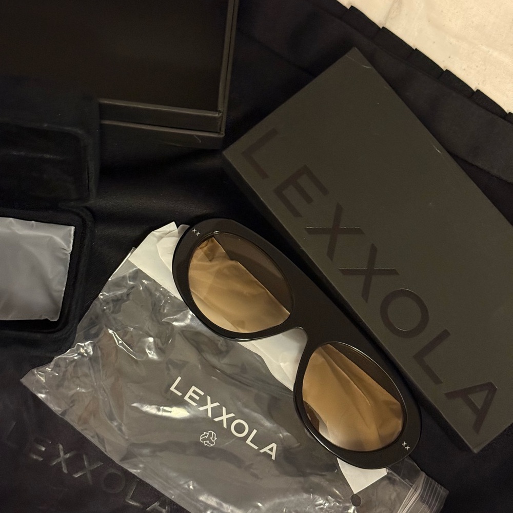 Lexxola Lulu Sunglasses in Black Honey New